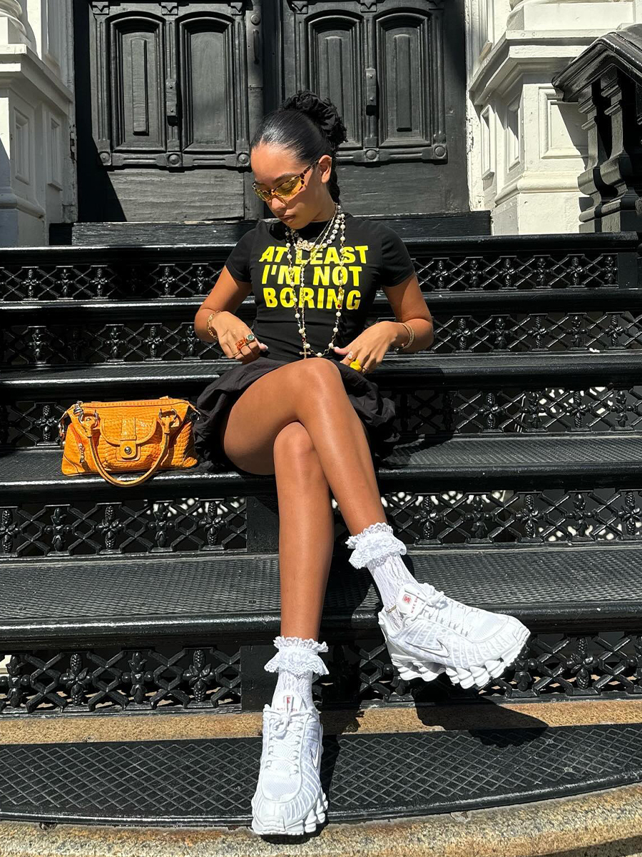 Y2K American Retro Black Short Sleeve Crop Top for Women - Slim Fit, Straight Shoulder, Stylish Letter Design Y2K American Retro Black Short Sleeve Crop Top for Women - Slim Fit, Straight Shoulder, Stylish Letter Design