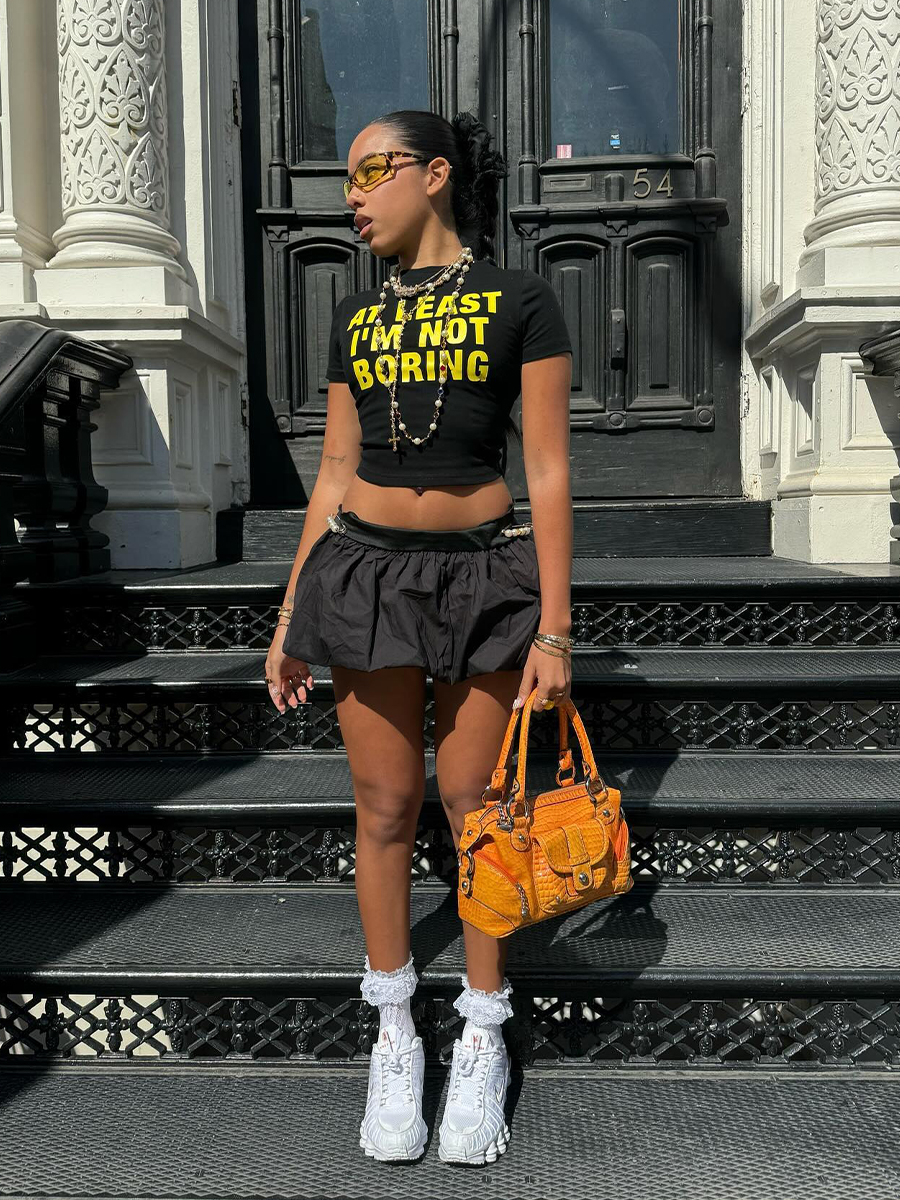 Y2K American Retro Black Short Sleeve Crop Top for Women - Slim Fit, Straight Shoulder, Stylish Letter Design Y2K American Retro Black Short Sleeve Crop Top for Women - Slim Fit, Straight Shoulder, Stylish Letter Design