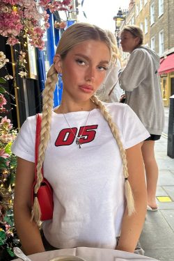 Y2K American Retro Off-Shoulder Short Sleeve Crop Top T-Shirt for Women - Slim Fit White Digital Design