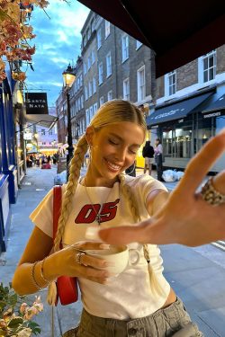 Y2K American Retro Off-Shoulder Short Sleeve Crop Top T-Shirt for Women - Slim Fit White Digital Design