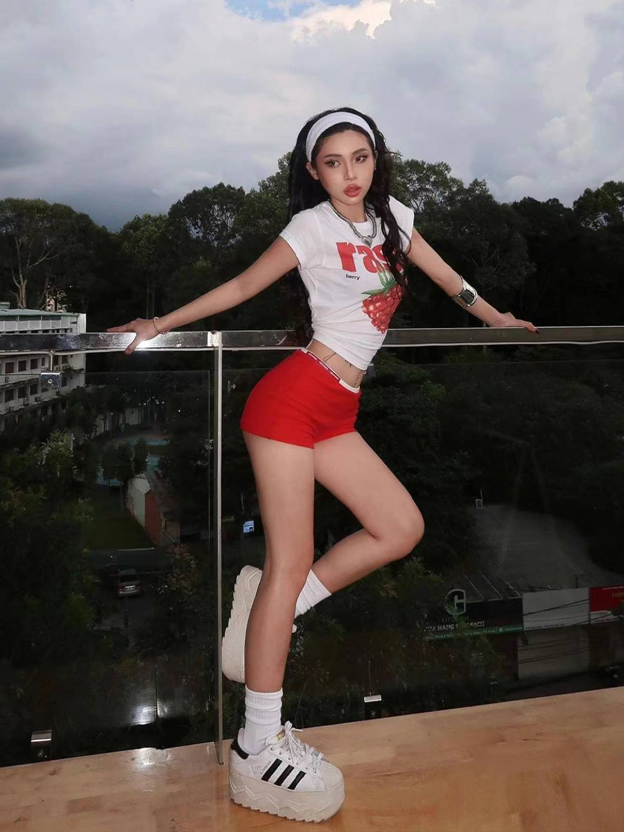 Y2K American Retro Raspberry Short Sleeve Crop Top for Women - Slim Fit Shoulder-Baring Summer Style Y2K American Retro Raspberry Short Sleeve Crop Top for Women - Slim Fit Shoulder-Baring Summer Style