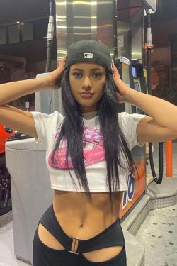 Y2K American Retro Shoulder Short Sleeve Crop Top for Women - Sweet and Spicy Millennial Style T-Shirt