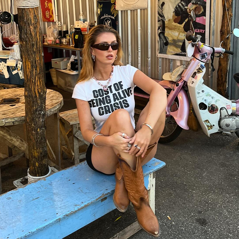 Y2K American Retro White Letter Short-Sleeve T-Shirt for Women - Summer Shoulder-Baring Sweet and Spicy Top Y2K American Retro White Letter Short-Sleeve T-Shirt for Women - Summer Shoulder-Baring Sweet and Spicy Top