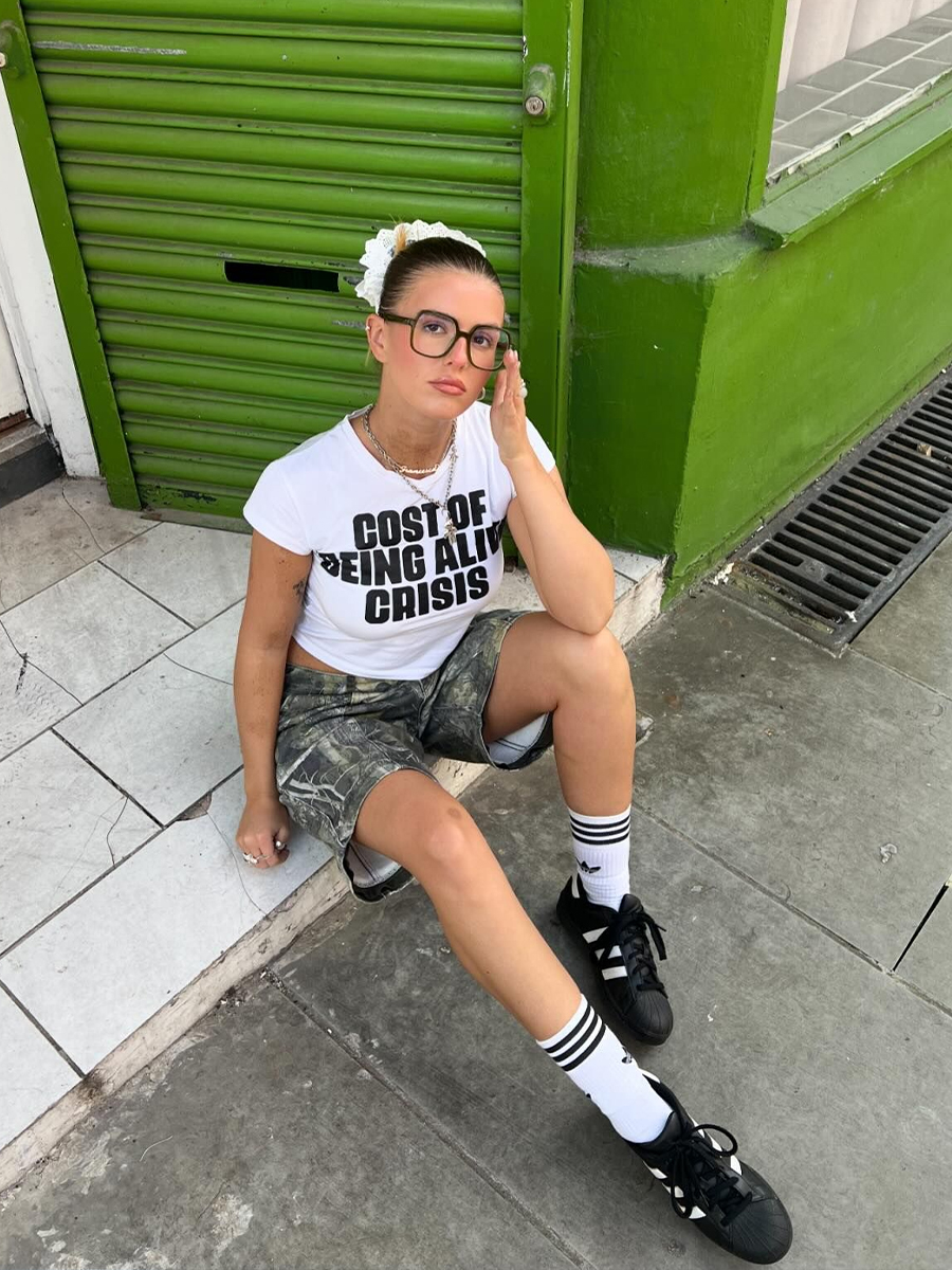 Y2K American Retro White Letter Short-Sleeve T-Shirt for Women - Summer Shoulder-Baring Sweet and Spicy Top Y2K American Retro White Letter Short-Sleeve T-Shirt for Women - Summer Shoulder-Baring Sweet and Spicy Top