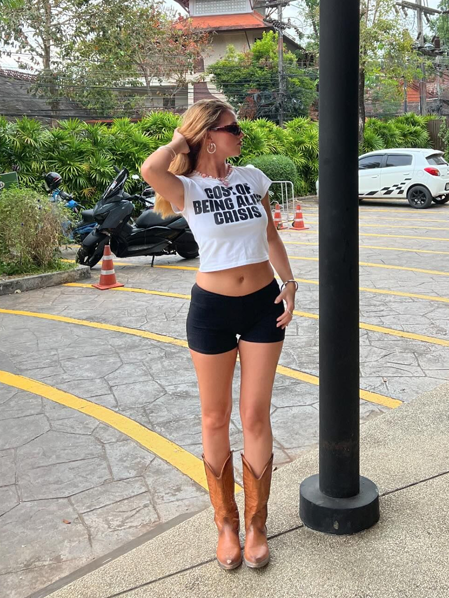 Y2K American Retro White Letter Short-Sleeve T-Shirt for Women - Summer Shoulder-Baring Sweet and Spicy Top Y2K American Retro White Letter Short-Sleeve T-Shirt for Women - Summer Shoulder-Baring Sweet and Spicy Top