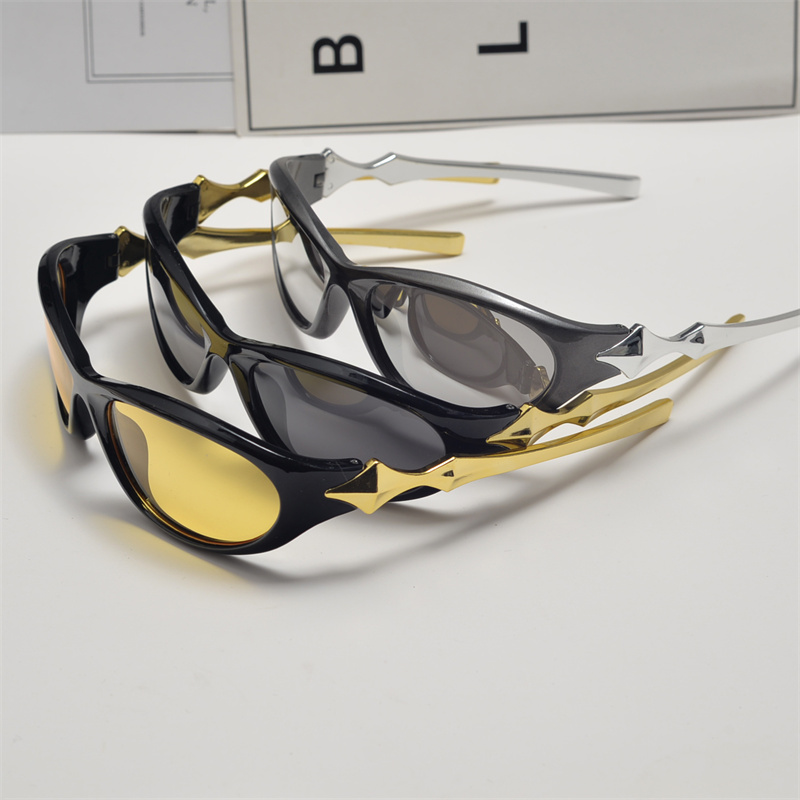 Y2K Futuristic Star-Decorated Sunglasses for Men and Women, Trendy Retro Punk Hip-Hop Cycling Eyewear Y2K Futuristic Star-Decorated Sunglasses for Men and Women, Trendy Retro Punk Hip-Hop Cycling Eyewear