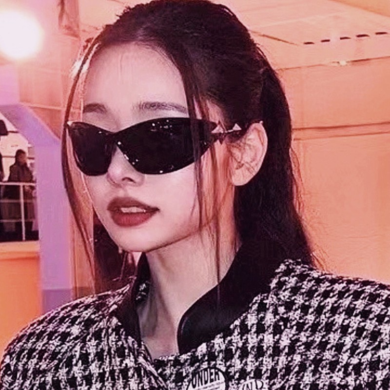 Y2K Futuristic Star-Decorated Sunglasses for Men and Women, Trendy Retro Punk Hip-Hop Cycling Eyewear Y2K Futuristic Star-Decorated Sunglasses for Men and Women, Trendy Retro Punk Hip-Hop Cycling Eyewear