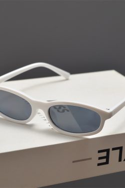 Y2K Futuristic Ultra-Narrow Frame Small Face Sunglasses for Men & Women - Hip-Hop Street Style Small Square Cat-Eye Design