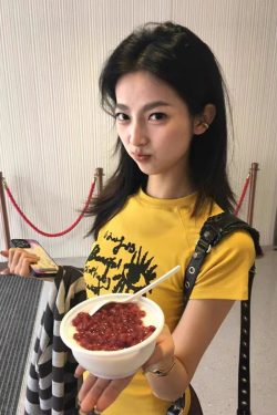 Yellow Off-Shoulder T-Shirt for Women - Graffiti Print, Short Sleeves, Slim Fit, Summer Sweet and Spicy Style