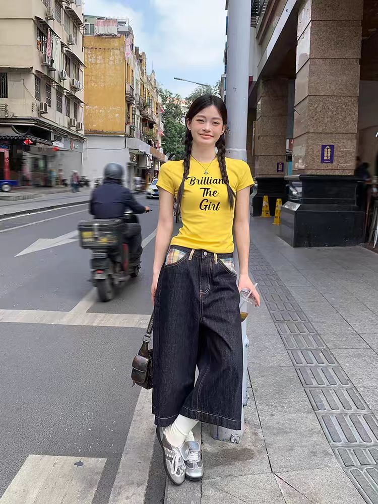 Yellow Retro Slim-Fit Short Sleeve T-Shirt for Women with Letter Print, Round Neck, Flattering Summer Style Yellow Retro Slim-Fit Short Sleeve T-Shirt for Women with Letter Print, Round Neck, Flattering Summer Style