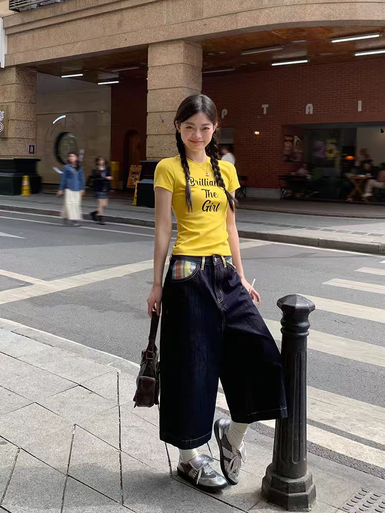 Yellow Retro Slim-Fit Short Sleeve T-Shirt for Women with Letter Print, Round Neck, Flattering Summer Style Yellow Retro Slim-Fit Short Sleeve T-Shirt for Women with Letter Print, Round Neck, Flattering Summer Style