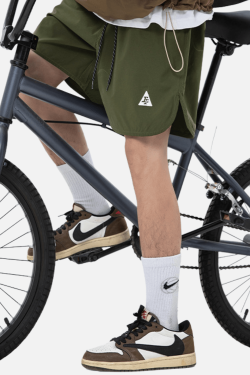 Style Core Aesthetics, New Style Trends Curved Hem Pocket Shorts