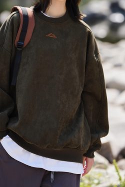 Style Core Aesthetics, New Style Trends Vintage Mountain Logo Fleece Sweatshirt